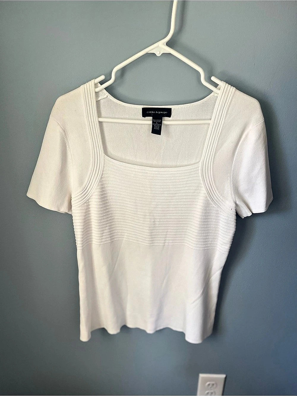 cable & gauge Short Sleeve Knit Top in White Like New